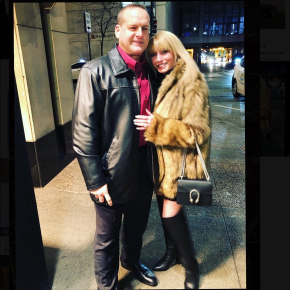 Welcome to my closet!!💁♀️❤️ - Picture 1 of 1